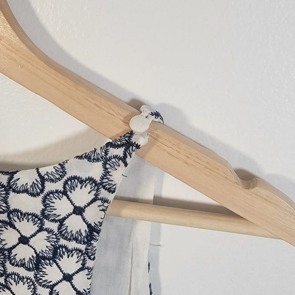 NWT Francesca's Miami Sleeveless Top Blue‎ Embroidered Floral Tank Size Small
